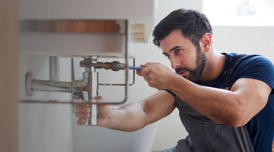 Sink faucet replacement in Farmland, IN